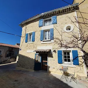 https://langelus-gite-de-charme-au-coeur-du-vieux-village-de-sablet.fr-provencehotel.com