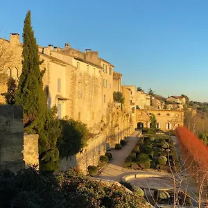 https://luberon-elegant-private-studio-in-picturesque-village.fr-provencehotel.com